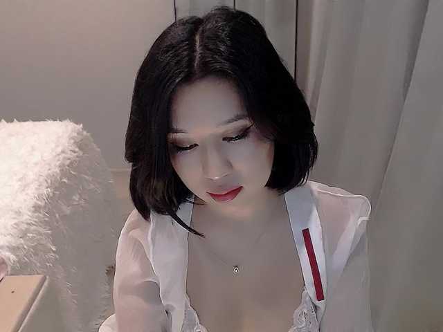 Capturi de ecran de difuzare LucyLiu