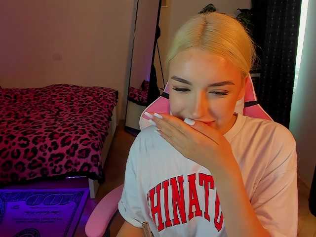 Capturi de ecran de difuzare LucyPaige