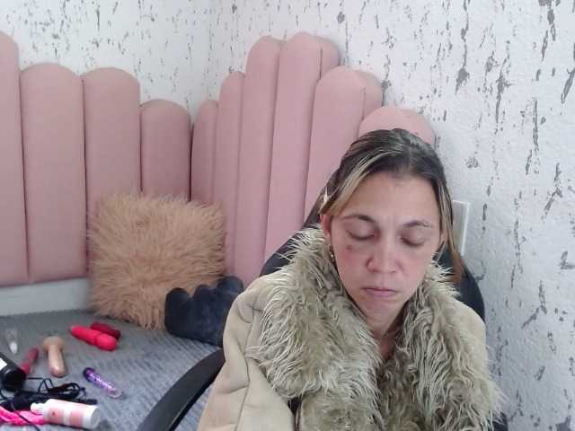 Capturi de ecran de difuzare lucysex--