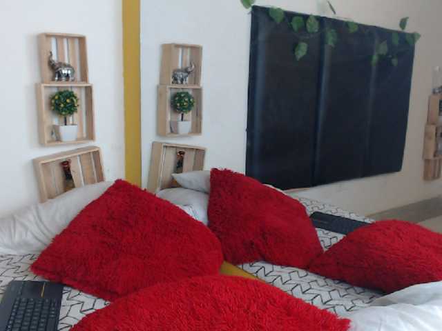 Capturi de ecran de difuzare LunaBalewa