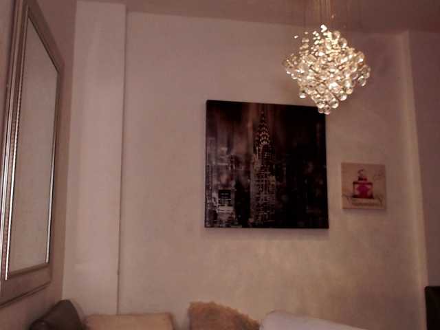 Capturi de ecran de difuzare LupitaJonesX