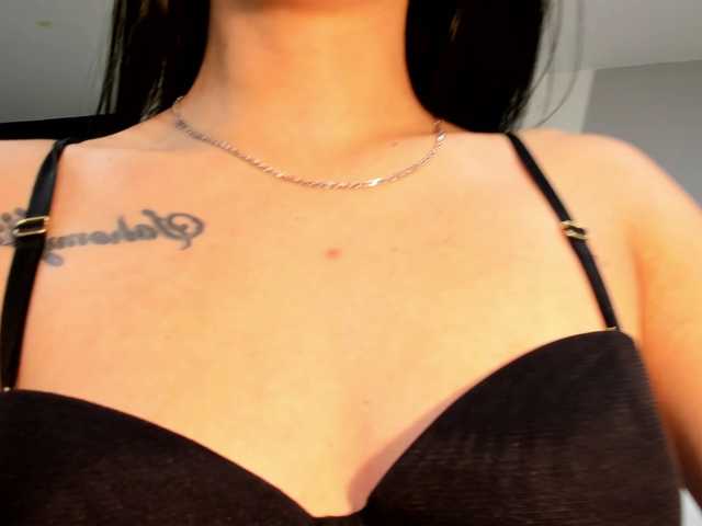 Capturi de ecran de difuzare LupitaJonesX