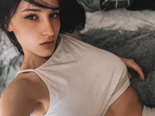Fotografie a profilului LuxBrunette