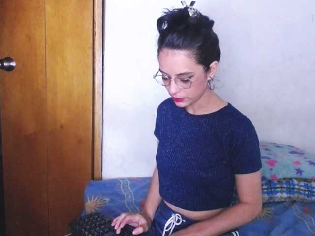 Capturi de ecran de difuzare Madelyne