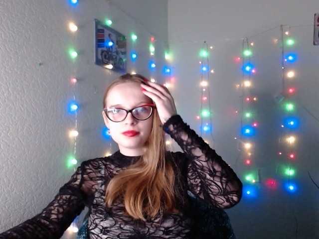 Fotografii MamaMiaQ Hi guys! glad to see everyone on my broadcast! love to communicate and play different games! Play with me I'm bored. Please help with the tokens.