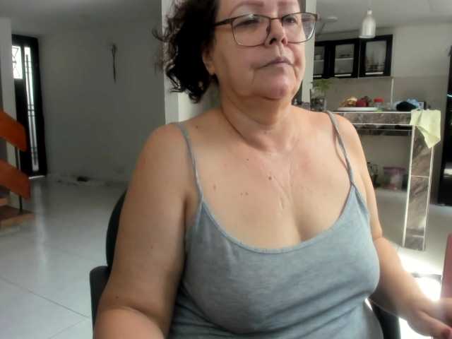 Fotografii maturekarime Mature woman hairy and bbw,: tits 30, pussy 35, ass 25, all naked 100, masturbate and cum 120