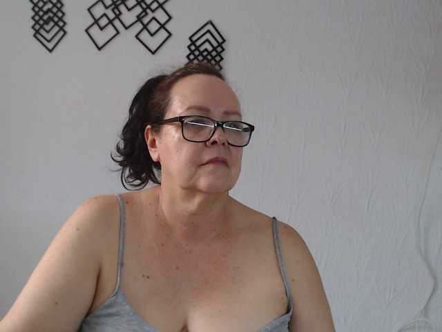 Fotografii maturekarime Mature woman hairy and bbw,: tits 30, pussy 35, ass 25, all naked 100, masturbate and cum 120