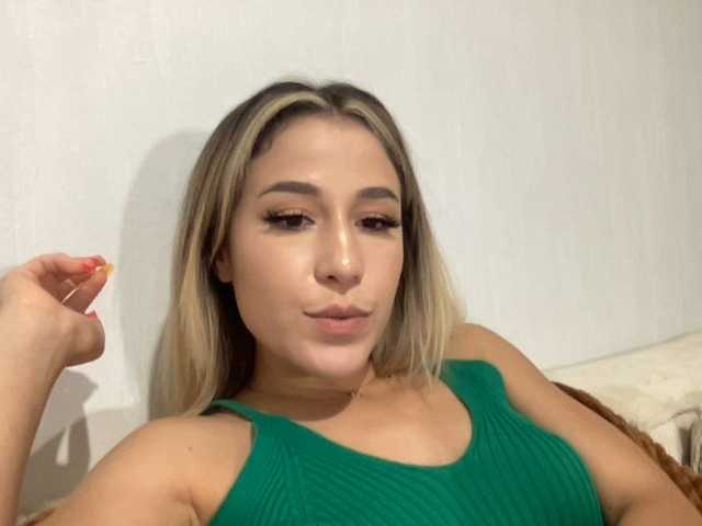 Fotografii Melyna_ Chaque 500 tokens envoyer en LIVE un album personnalisé pour toi ❤️‍