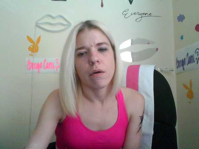Capturi de ecran de difuzare AmericnBarbie
