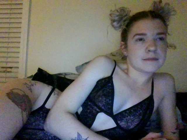 Capturi de ecran de difuzare AmericnBarbie