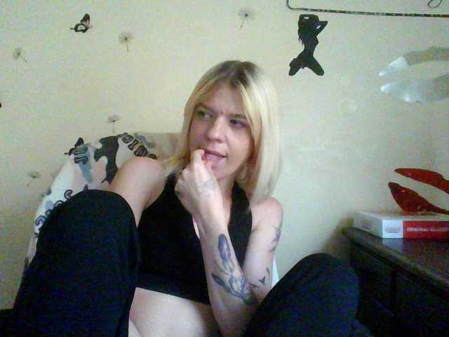 Capturi de ecran de difuzare AmericnBarbie