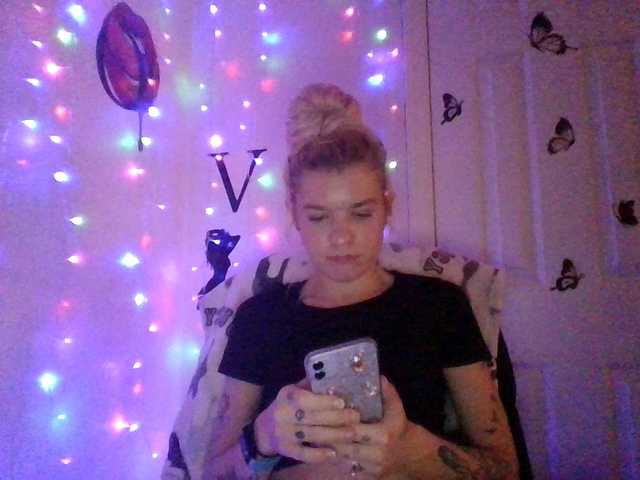 Capturi de ecran de difuzare AmericnBarbie