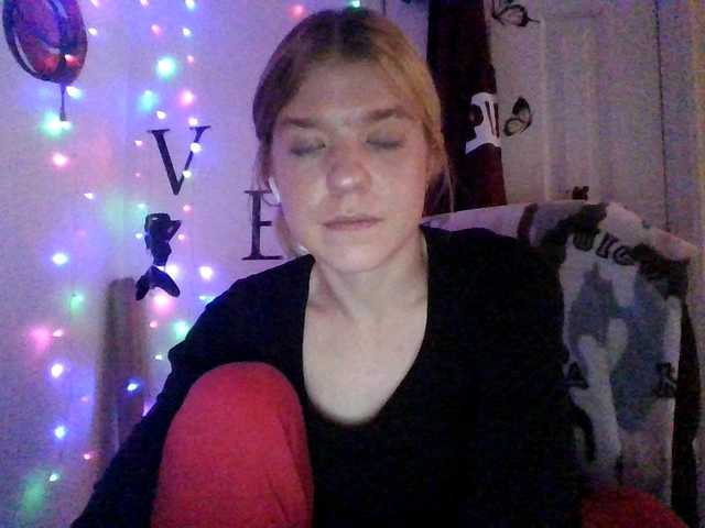 Capturi de ecran de difuzare AmericnBarbie