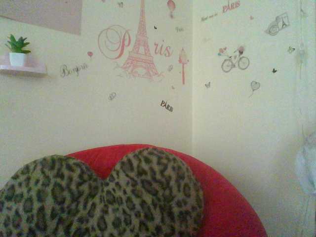 Capturi de ecran de difuzare AmericnBarbie