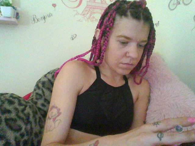 Capturi de ecran de difuzare AmericnBarbie