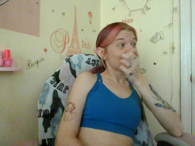 Capturi de ecran de difuzare AmericnBarbie