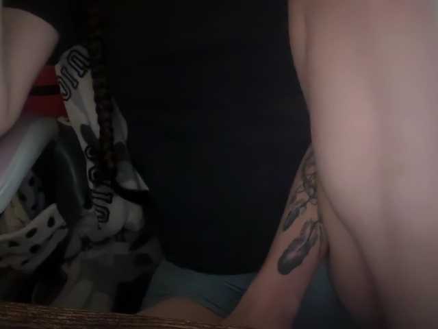 Capturi de ecran de difuzare AmericnBarbie