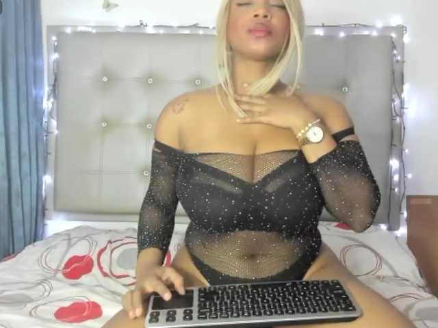 Capturi de ecran de difuzare MiaBigBoobs