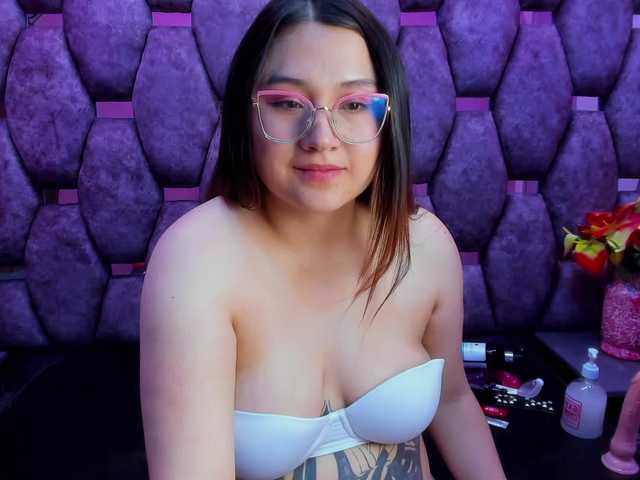 Capturi de ecran de difuzare MiaHarvey