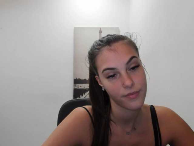 Capturi de ecran de difuzare MiaKhalid