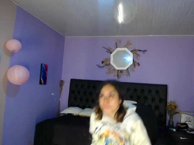 Capturi de ecran de difuzare MiaQueen