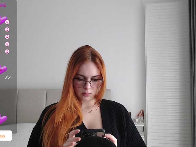 Fotografii MiaRed Hi! PVT ON! Tease me with 22446688100!Make me cum with 8001000