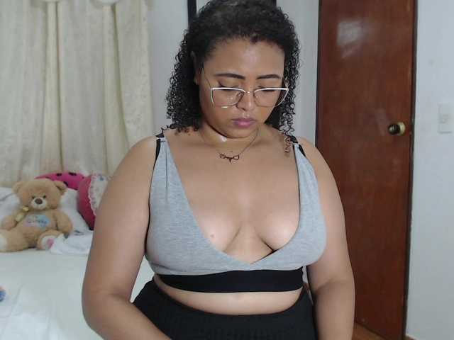 Fotografii MichelDemon hey guysss come and enjoy a while with me VIBE TOY ON make my pussy wet #latina #squirt #bigboobs