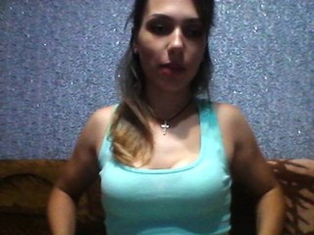 Capturi de ecran de difuzare MikaBerry