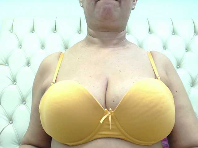 Fotografii MilfPleasure1 50 tits .. 100 open pussy im flexible .. 65 anal ... 200 naked and play with toy