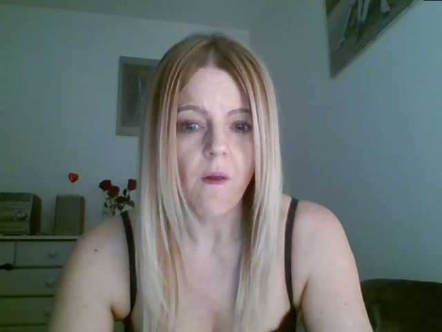 Fotografii MilfSusanna If you wanna play, join me up in pvt and lets;) i love to dance;) and play...