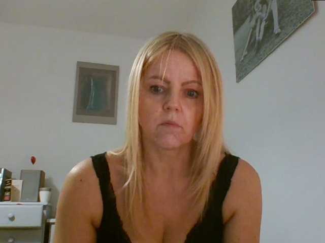 Fotografii MilfSusanna If you wanna play, join me up in pvt and lets;)i love to dance;) and play...