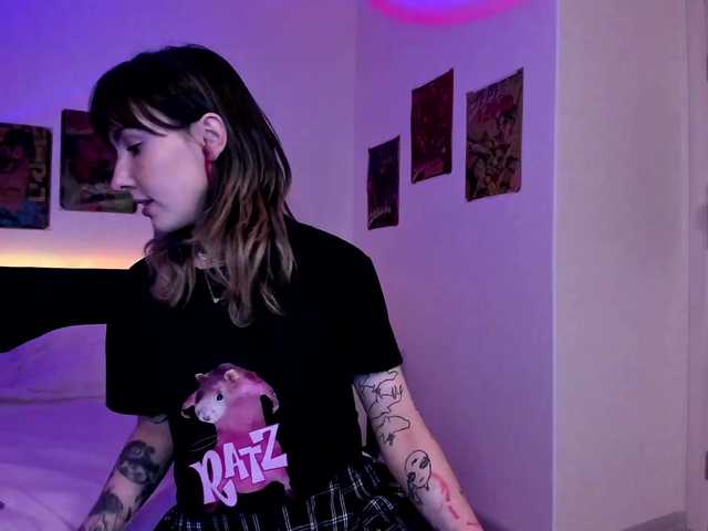 Capturi de ecran de difuzare MilkyCunt