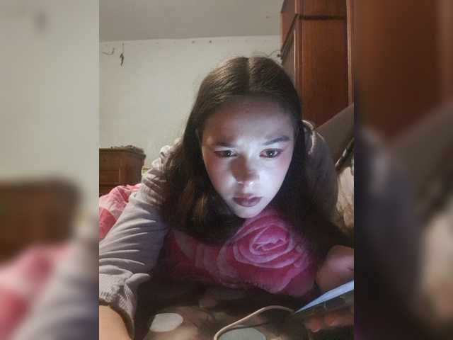 Capturi de ecran de difuzare Mina-sweet