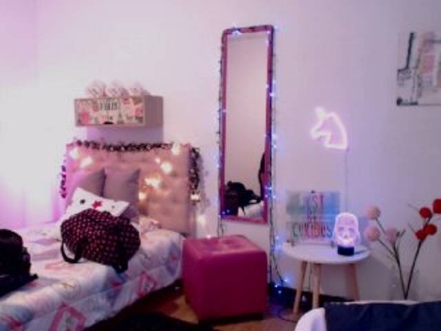 Capturi de ecran de difuzare Miss-Bonnie