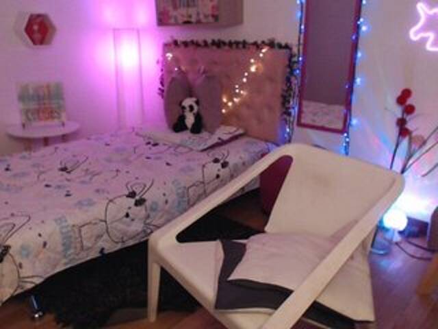 Capturi de ecran de difuzare Miss-Bonnie