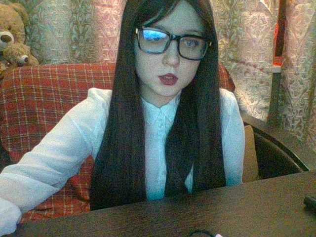 Capturi de ecran de difuzare MollyFranchi