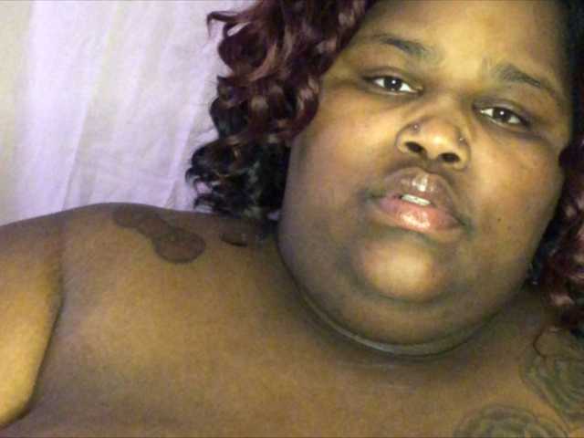 Capturi de ecran de difuzare Molushyy