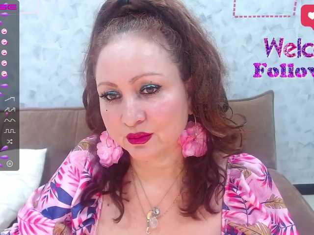 Fotografii MommyQueen Hi guys. Welcome ...my room. I am mommy queens. mature, I like. fantasy and kamasutra. let's go my goal 500 tk. #mature #deeptroat #blowjob #latina #new