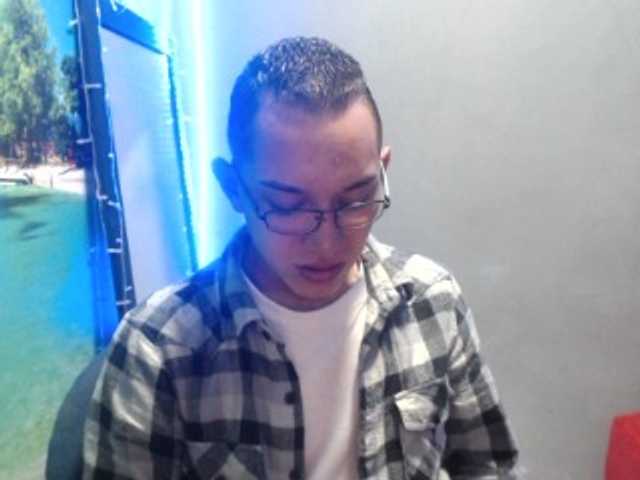 Capturi de ecran de difuzare MommysPervers