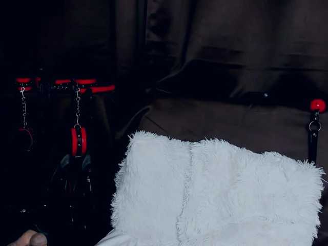 Capturi de ecran de difuzare MonicaBlaze