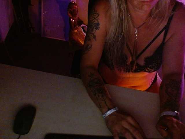 Capturi de ecran de difuzare Ashley-Rose