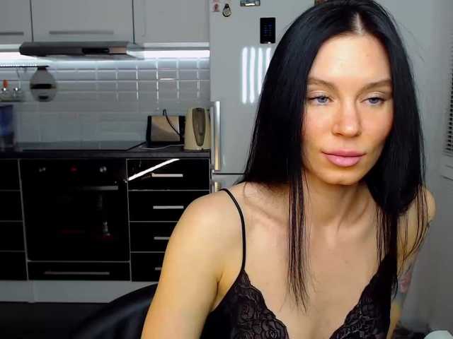 Capturi de ecran de difuzare MsLatikaX