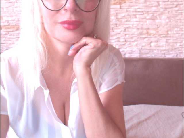 Fotografii Dixie_Sutton Do you want to see more ? Let's have together for priv, Squirt show? see my photos and videos I collect for new glasses. Can you help me with this?you do not have the option priv? throw a big tip