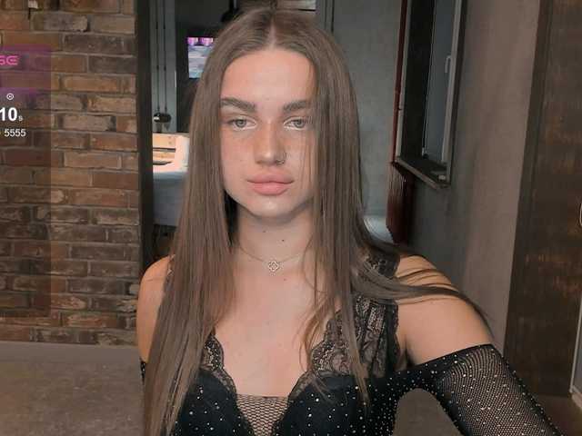Capturi de ecran de difuzare Naomimif