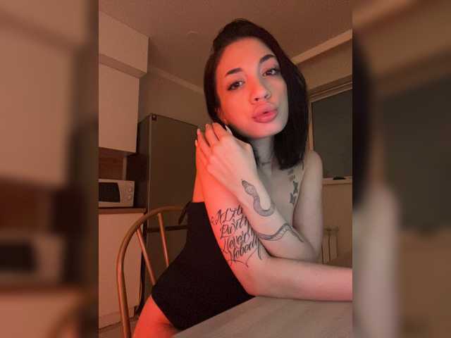 Capturi de ecran de difuzare KiraCave