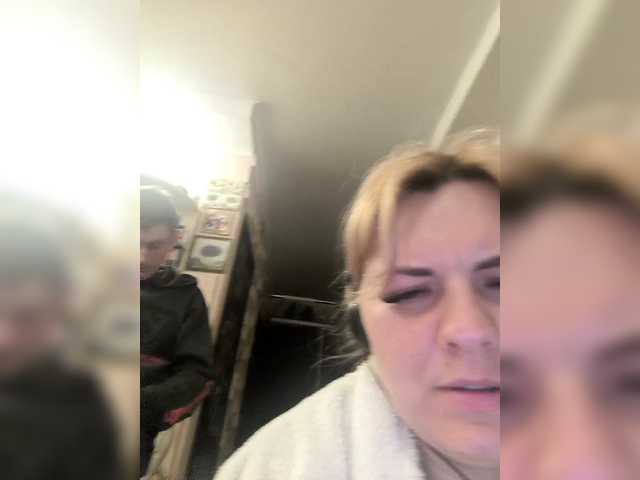Capturi de ecran de difuzare NellyHOT2025