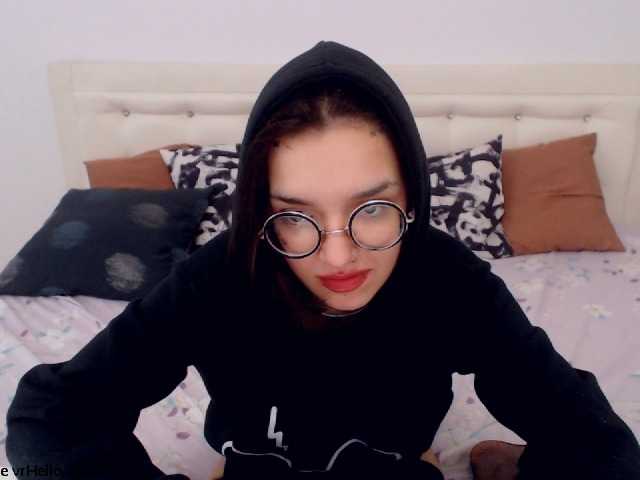 Capturi de ecran de difuzare NessaBarett1