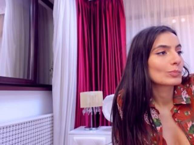 Capturi de ecran de difuzare NinaCrystal