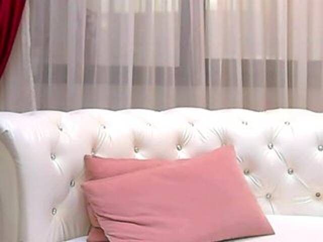 Capturi de ecran de difuzare NinaCrystal