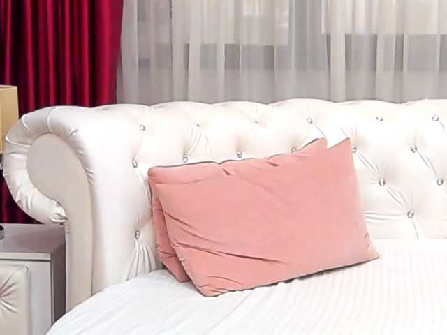 Capturi de ecran de difuzare NinaCrystal